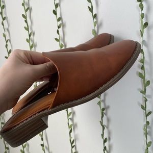 UNIVERSAL THREAD MULES